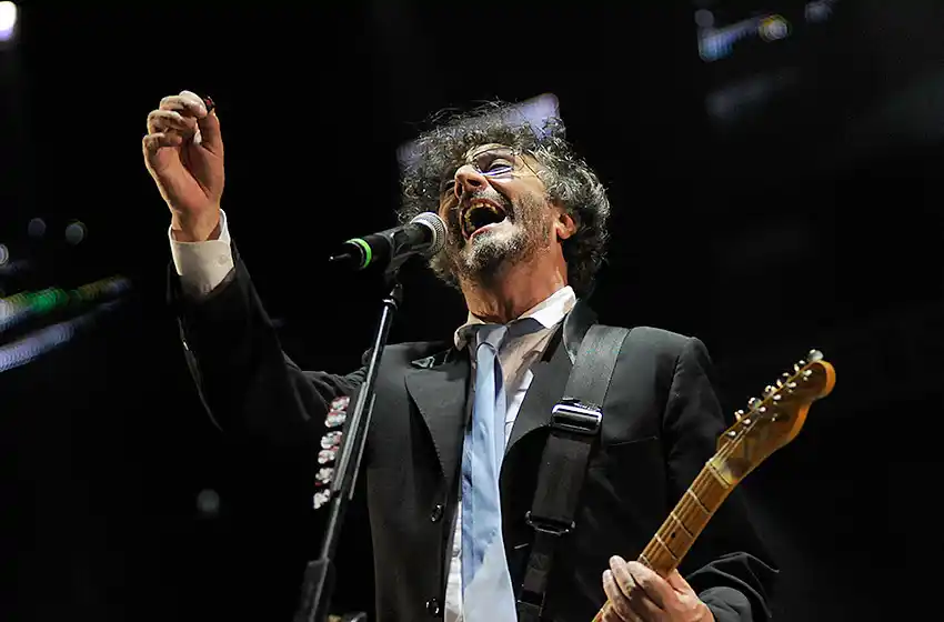Fito Paéz llegó a la ciudad y cenó con amigos