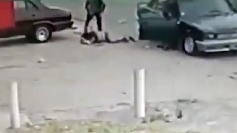 Brutal femicidio: baleó a su ex pareja y la remató de un tiro en el piso