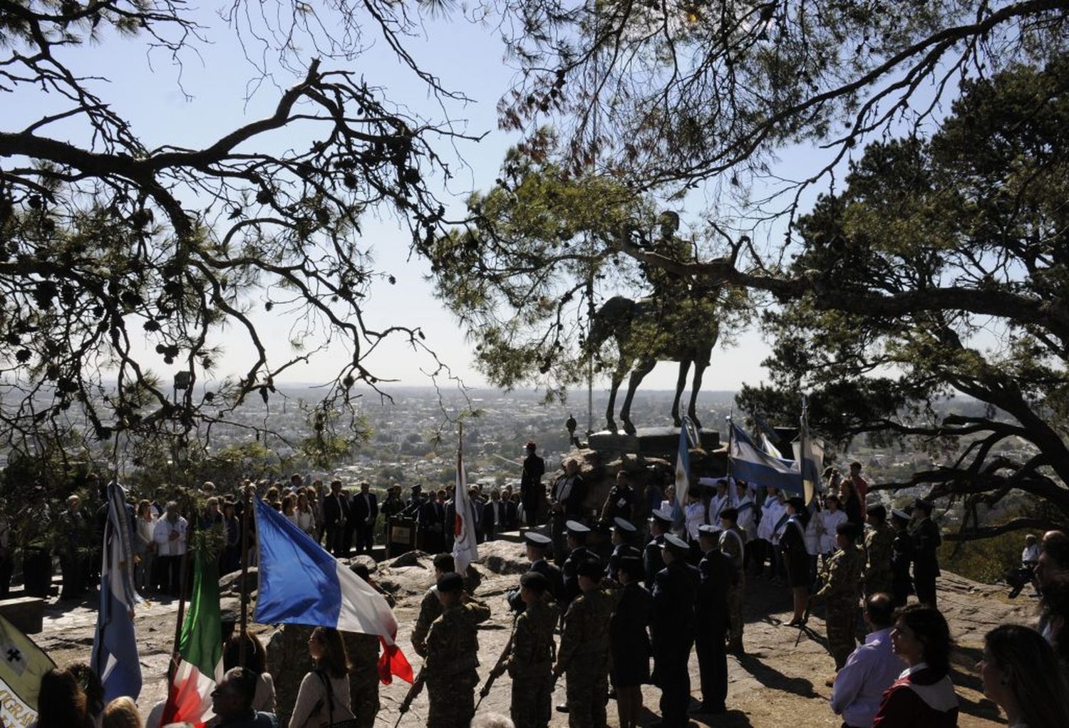 Por las desfavorables condiciones climáticas, se suspendió el acto protocolar en la cima del Parque