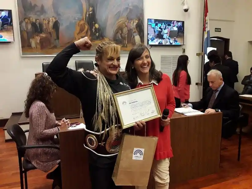 El Concejo reconoció a “Locomotora” Oliveras
