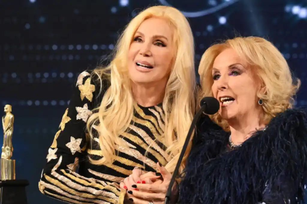 Susana Giménez y Mirtha Legrand en los Martín Fierro