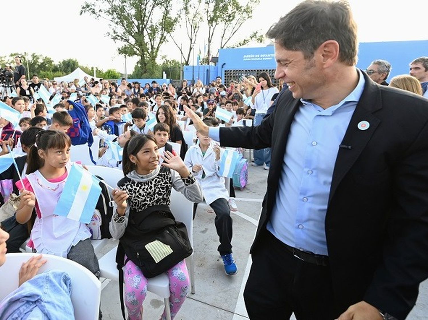 Kicillof inauguró el ciclo lectivo y criticó el ajuste nacional en educación