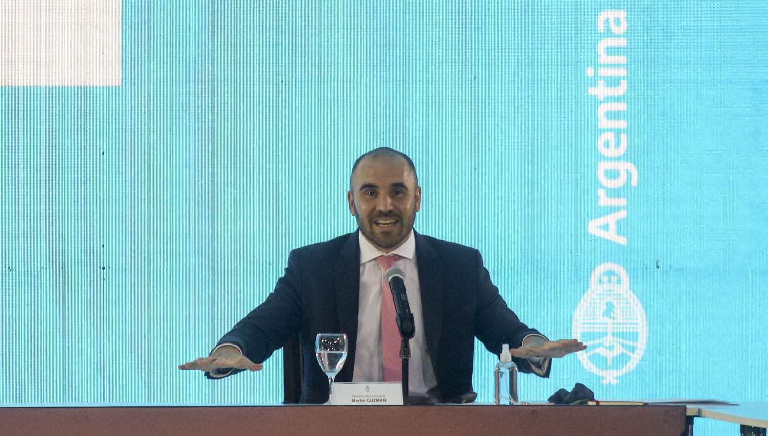 Guzmán destacó como metas la "reducción gradual" del déficit fiscal y sin "ningún salto cambiario"