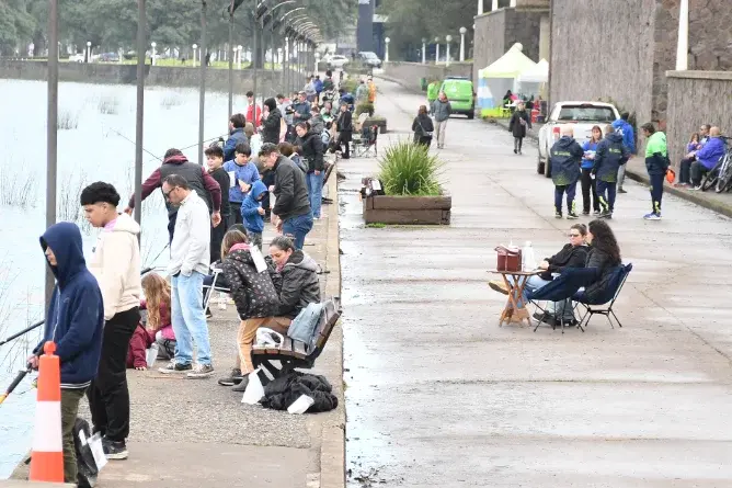 Pesca recreativa en La Bajadita: familias y chicos disfrutaron de una jornada al aire libre