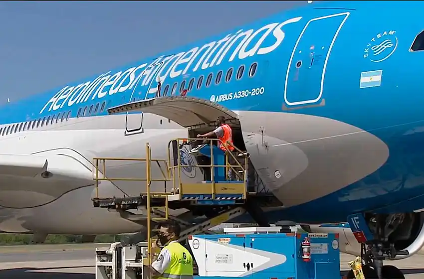 Arriban a Moscú los dos vuelos de Aerolíneas que traerán más vacunas