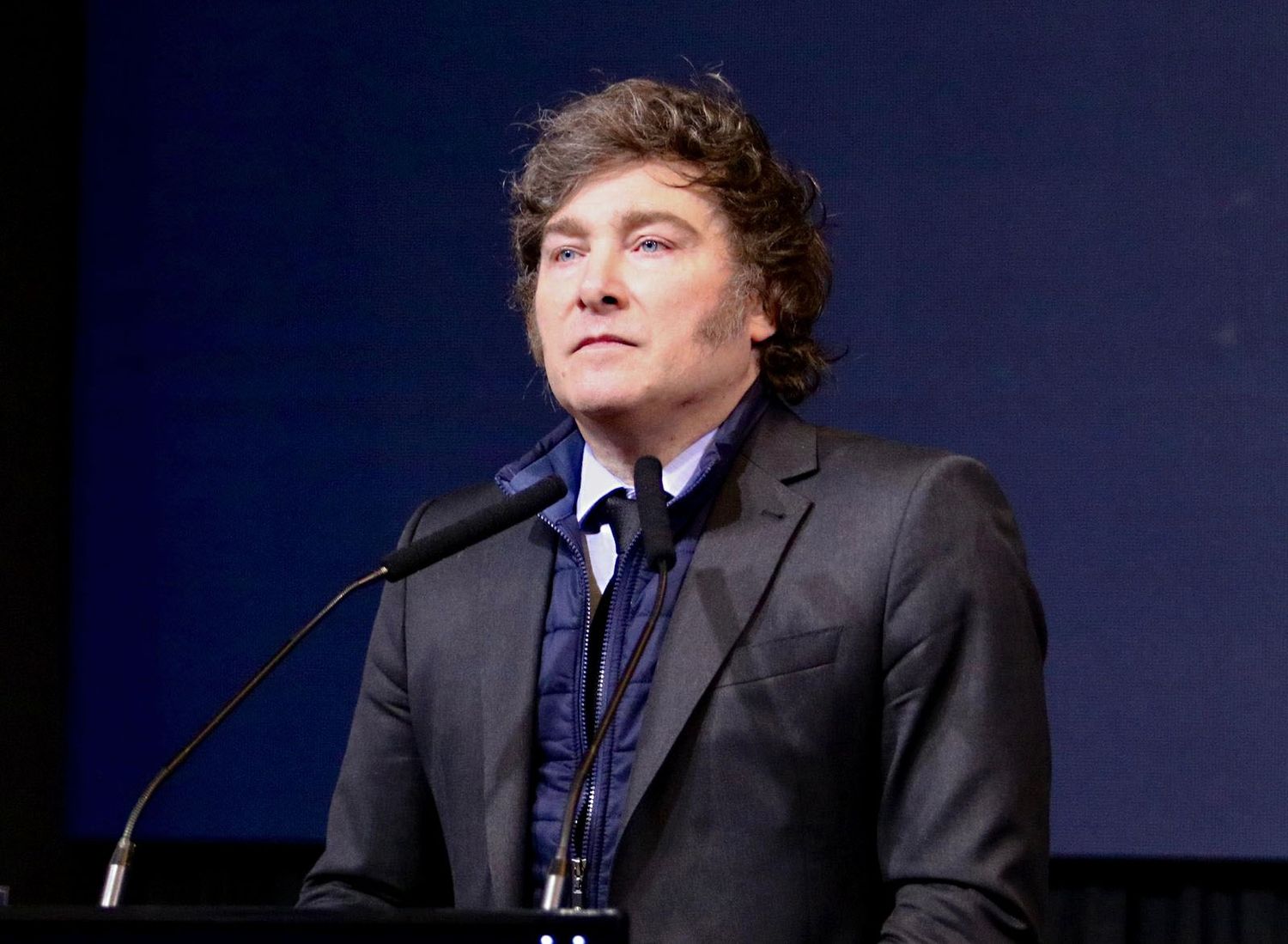 No es la primera vez que la oposición acusa al Presidente de divulgar noticias falsas en redes.