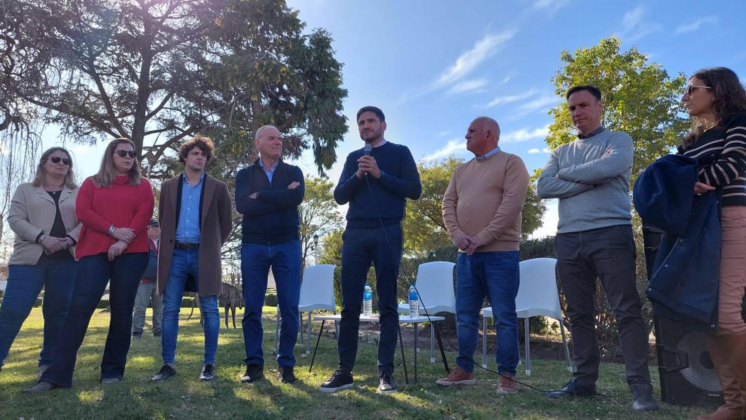 El acto se llevó adelante en la plaza principal del pueblo, donde se dieron a conocer las propuestas de gobierno.