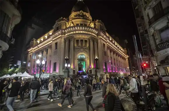 Se viene la novena edición de la «Noche de las Peatonales» en Rosario con múltiples shows y propuestas