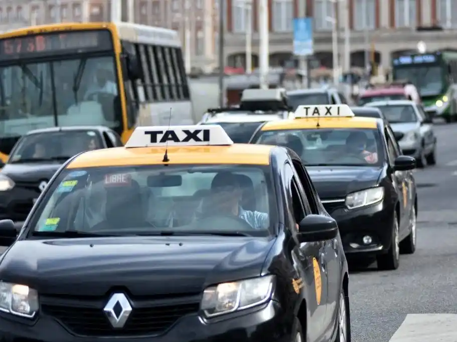 El presidente de la Asociación Conductores Unidos, Facundo Setzes, participó este lunes de una nueva reunión de la comisión de Movilidad Urbana en el Concejo Deliberante de Mar del Plata.
