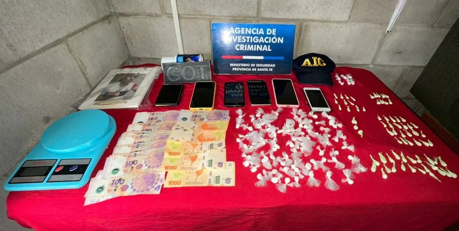 Secuestraron más de 200 bolsitas de cocaína.