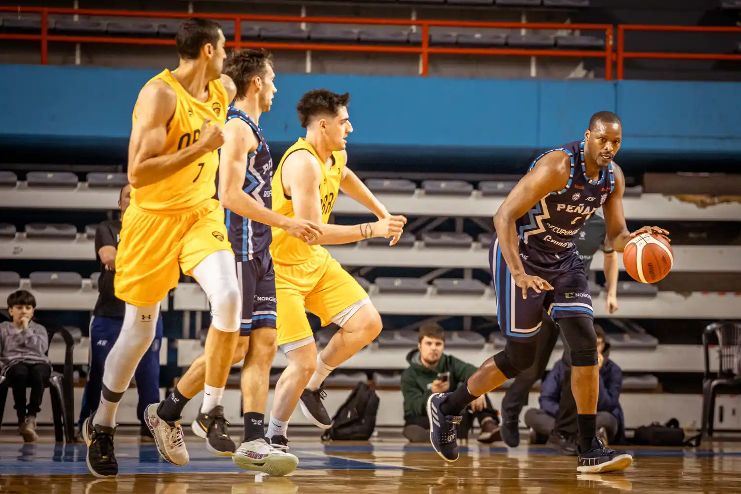 Al Thornton fue el dueño de la noche en el Poli.