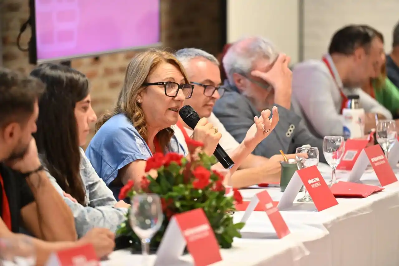 El Partido Socialista se une y reelige a Mónica Fein con la mirada puesta en 2027