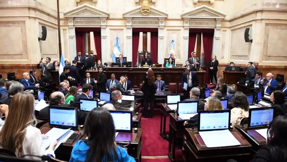 Ley de Bases y paquete fiscal: el oficialismo concretó la firma de los dictámenes y podrá sesionar en el Senado
