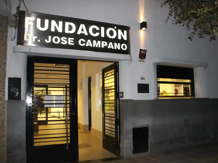 La sede la de la Biblioteca Campano, ubicada sonbre calle Hipólito Yrigoyen 252