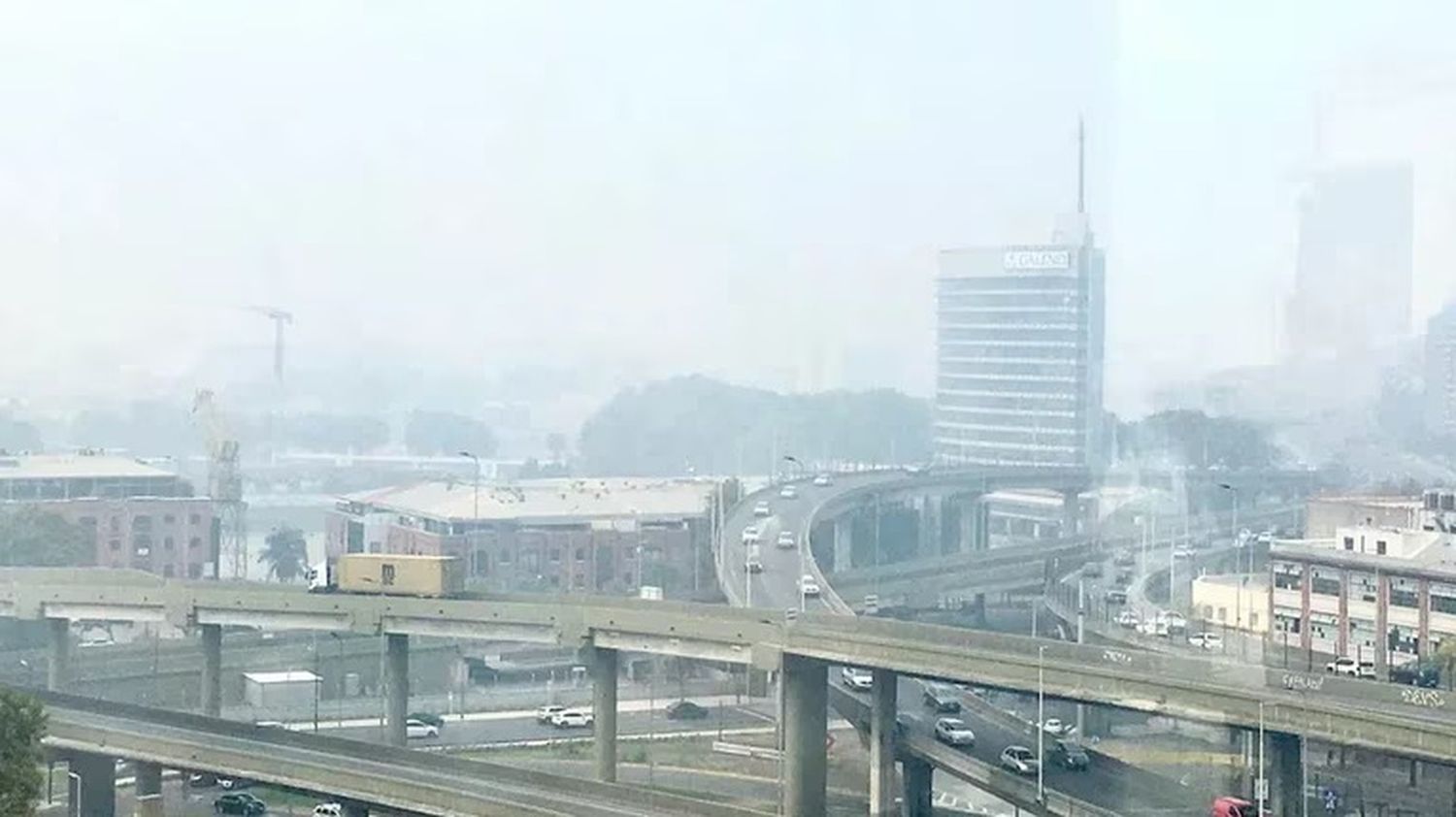 Nueva jornada con humo y olor a quemado en la Ciudad de Buenos Aires