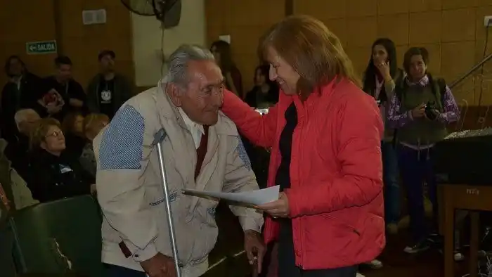 María Rosa Martínez (UxP) presentó un proyecto en el Senado bonaerense para proteger un hogar de ancianos de Burzaco y LLA salió al cruce.