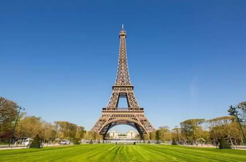 Desalojaron la Torre Eiffel por una amenaza de bomba