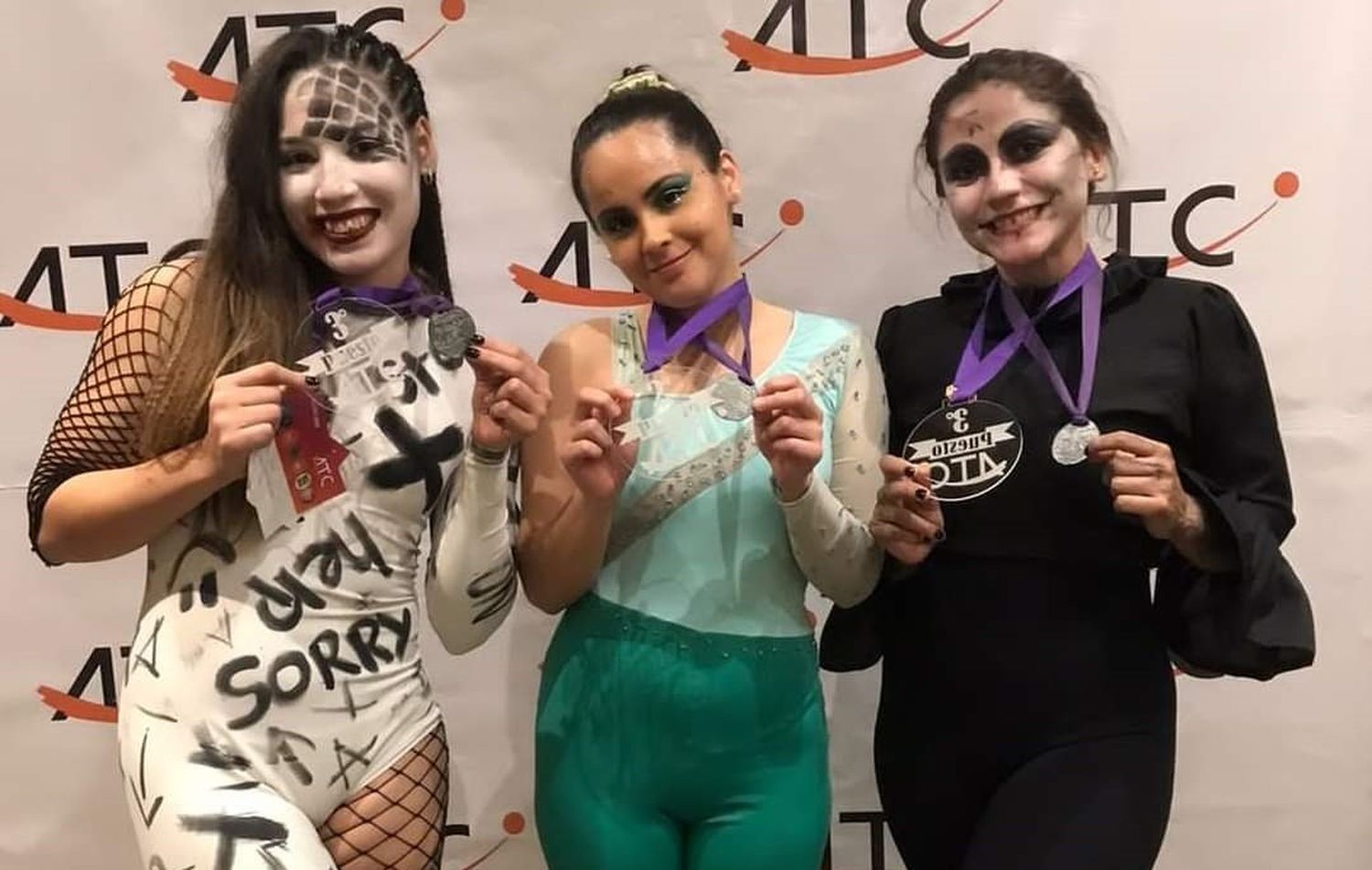 Regina Vitonti, Lucía Ibarra y Cecilia Ortíz, dignas representantes formoseñas en la quinta edición del Torneo Nacional ATC (Acrobacias en Tela Competiciones) Rosario 2022.