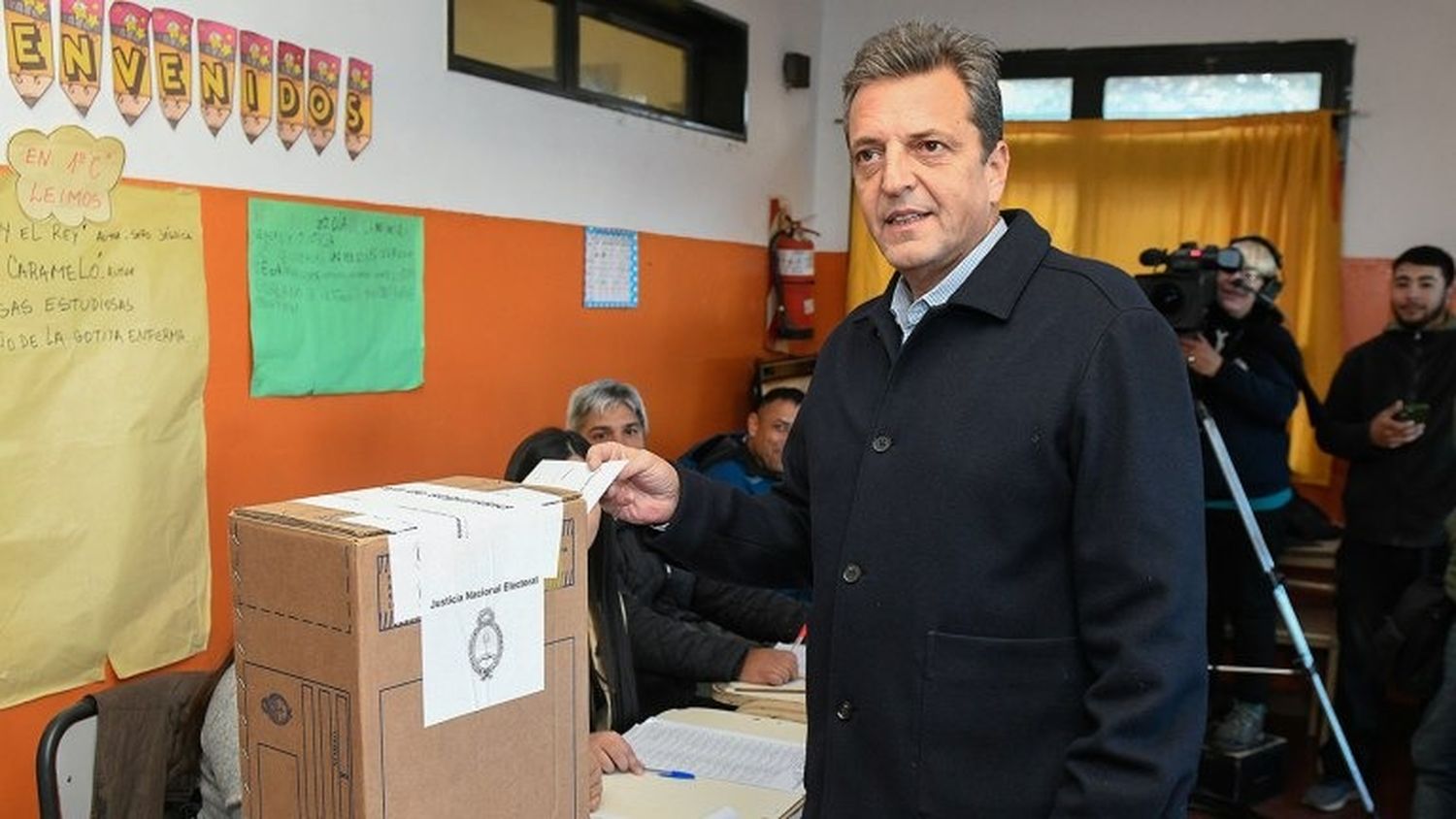 Voto de Sergio Massa en una escuela de Tigre (Foto NA)