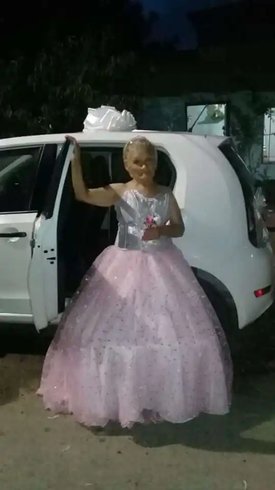 La emocionante historia de Nina, la abuela que festejó sus 15 a los 79 años