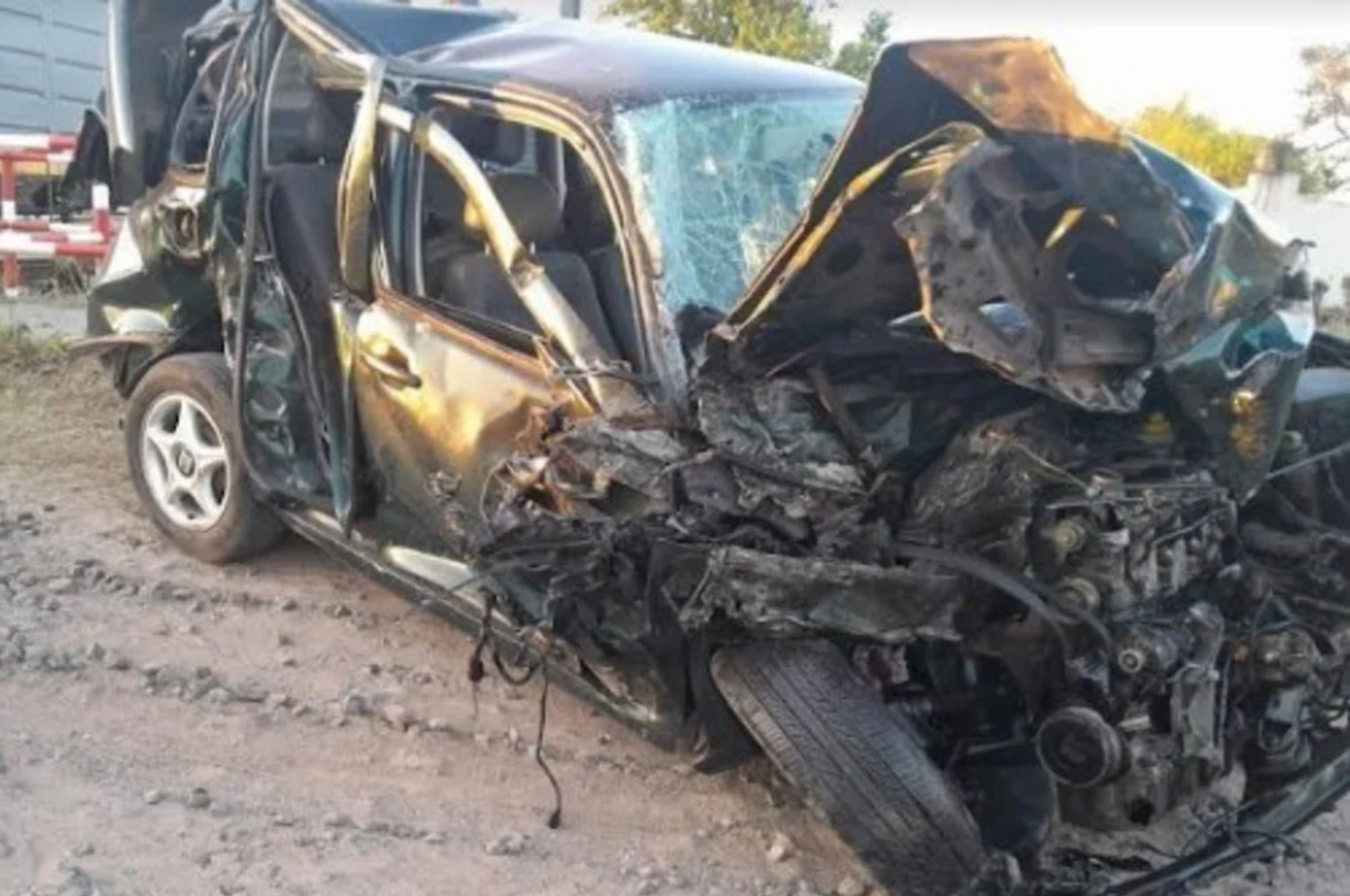 El coche quedó literalmente destrozado.