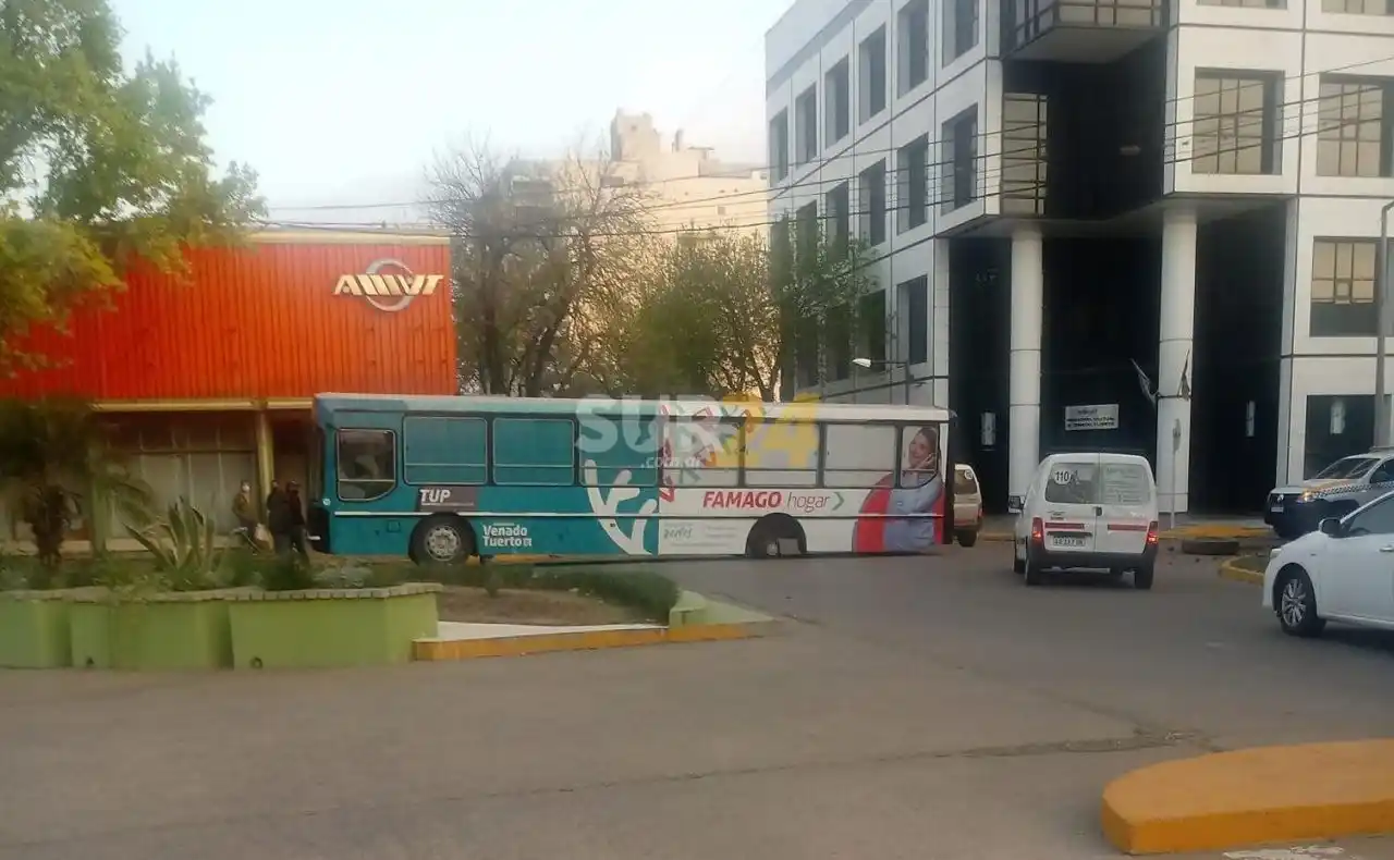 Un colectivo perdió una rueda y desde el Municipio investigarán si fue intencional