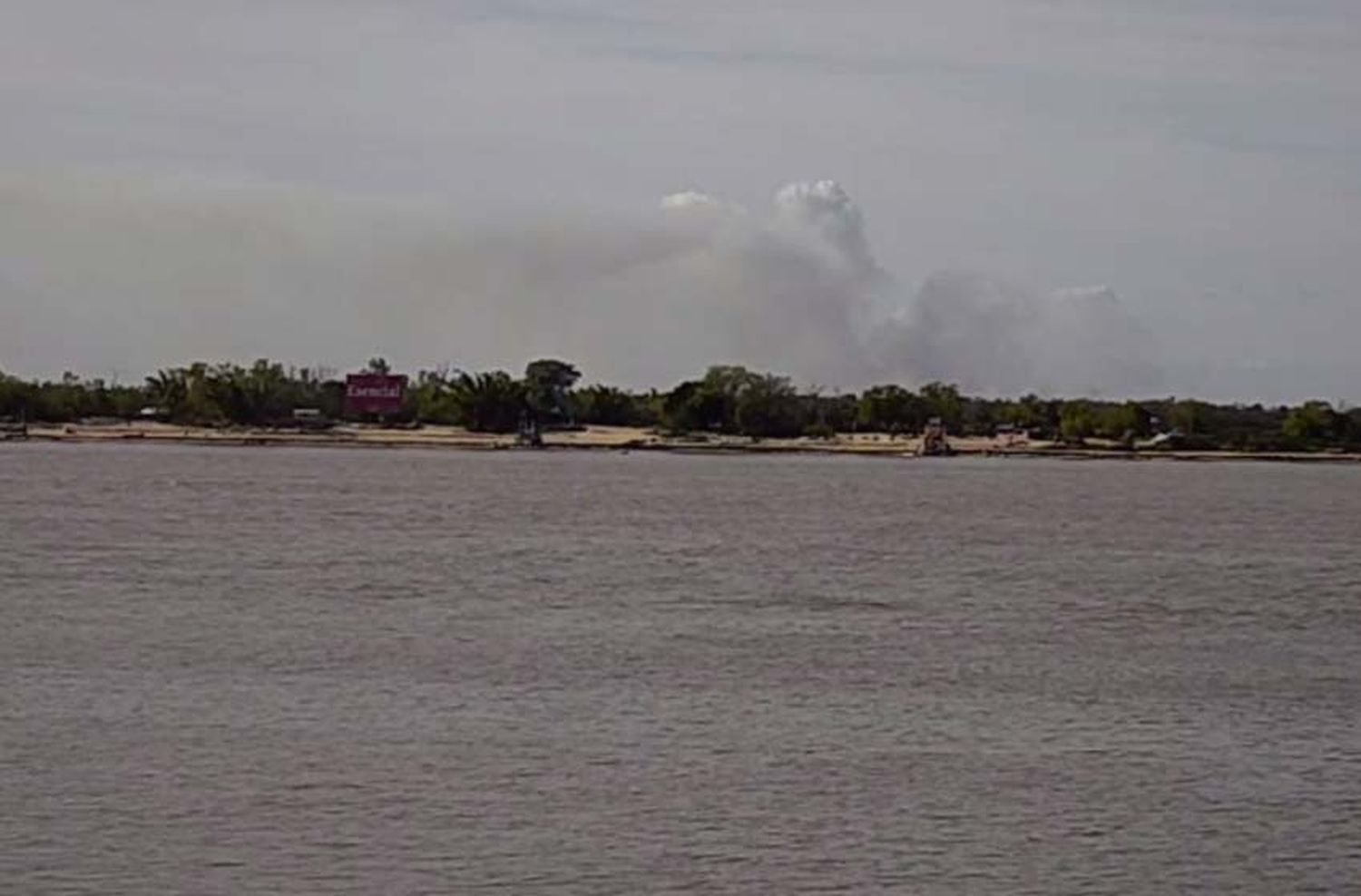 De nunca acabar: siguen las quemas en las islas y el municipio envió un avión hidrante