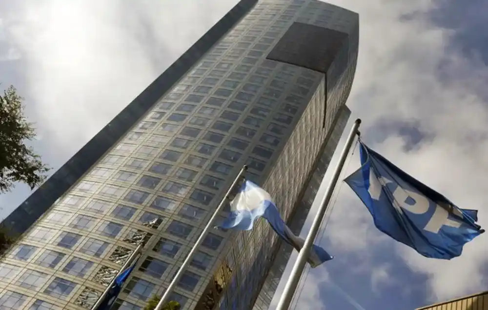 YPF anunció una inversión petrolera por USD 25 mil millones para desarrollar Vaca Muerta