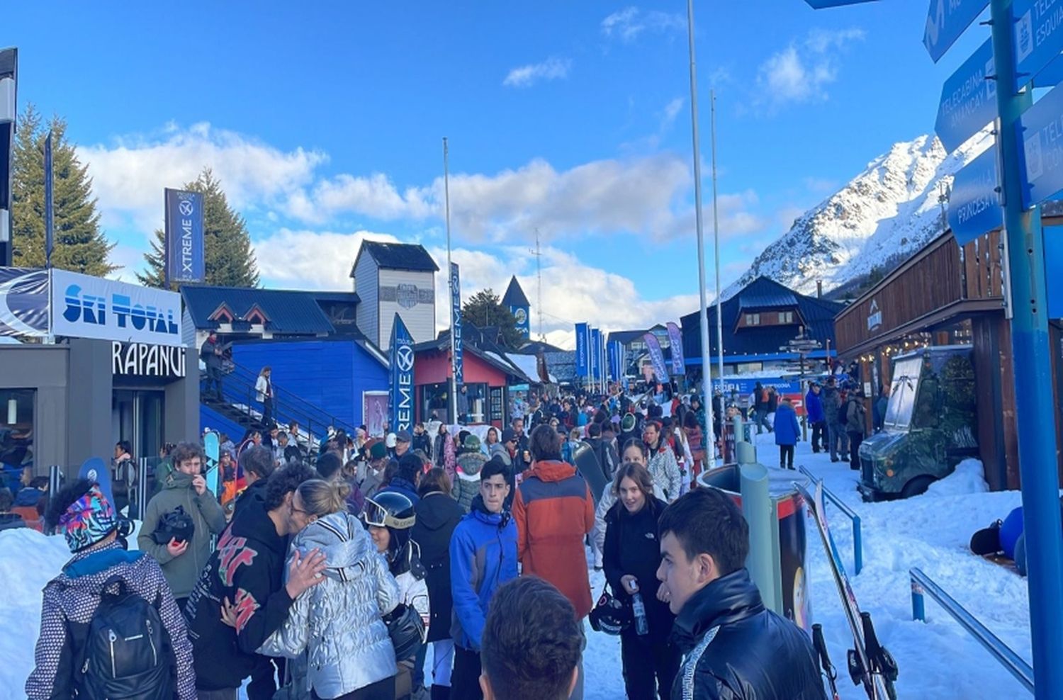 Turistas de Brasil y de Estados Unidos disfrutan del sur argentino