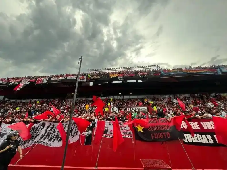 Colón cayó 1 a 0 ante Gimnasia de La Plata y perdió la categoría