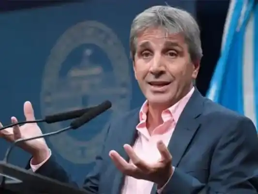 Luis Caputo se sumó a las críticas del Gobierno al periodismo: “Es una profesión que tiende a desaparecer”