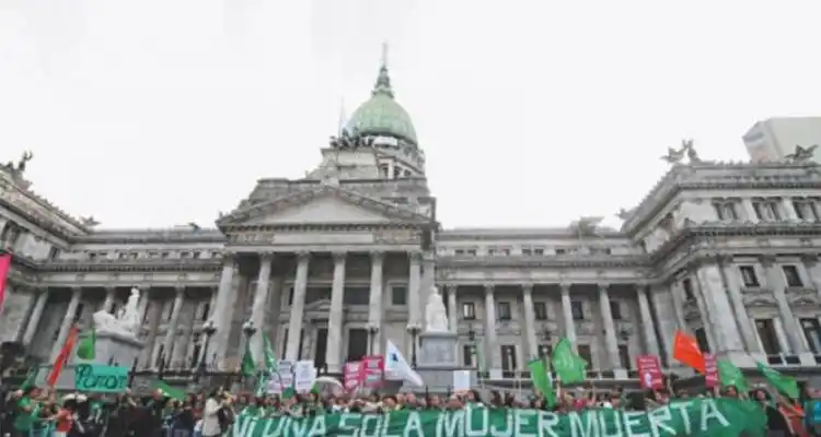 Con la marca del estigma, se recupera la mujer que abortó en un consultorio privado