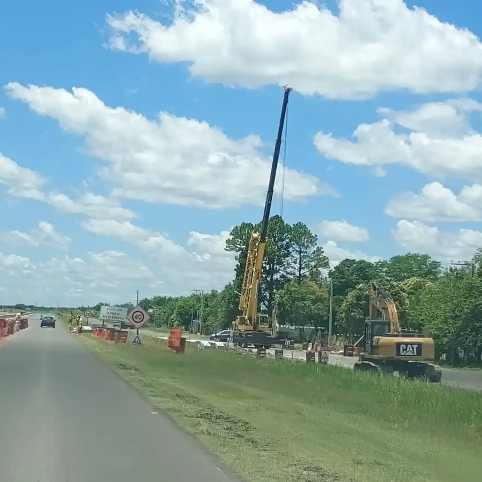 Comenzó la construcción del puente peatonal en Paso de la Laguna