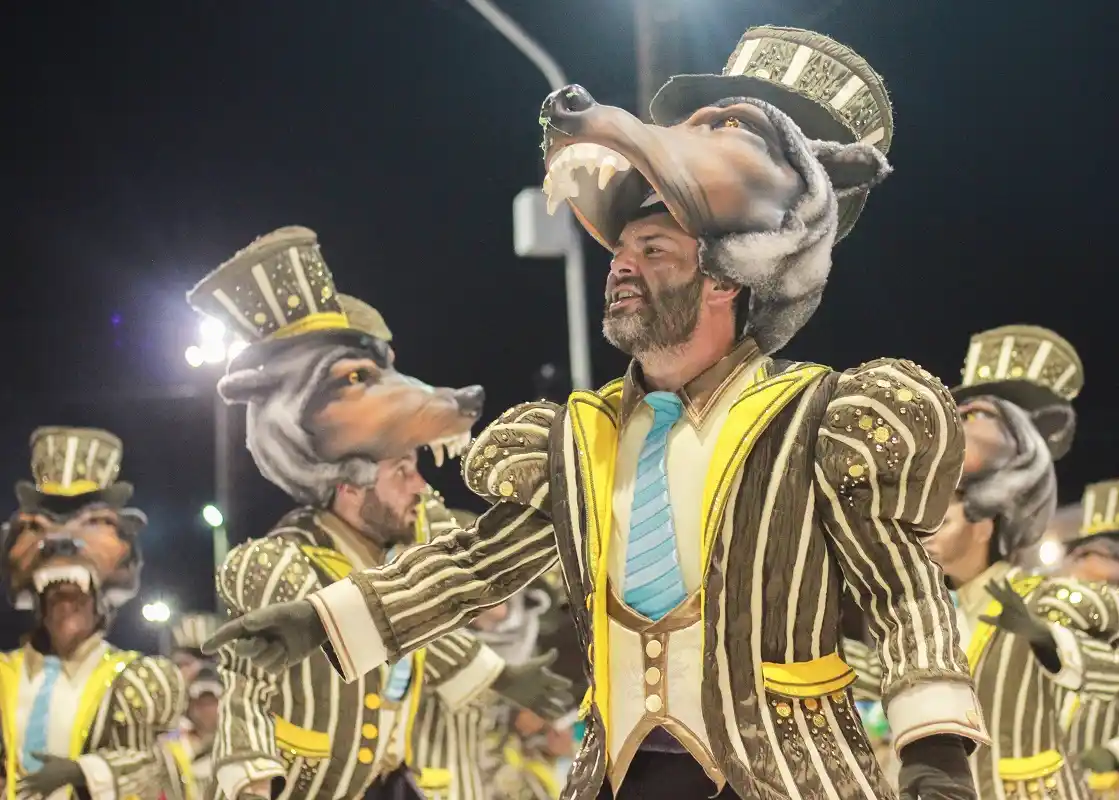 Llega la cuarta noche del Carnaval con influencers, la RAI y la TV Pública 