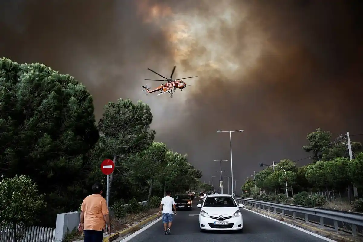 Grecia: un centenar los muertos por incendios