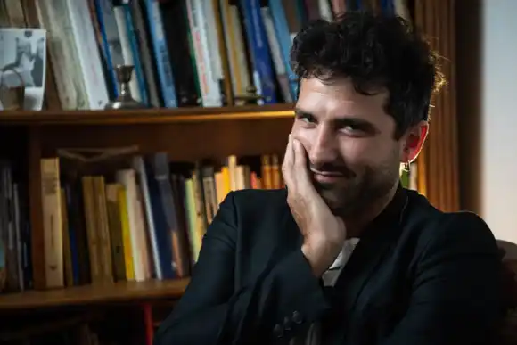 Iniciaron una investigación contra un psicólogo influencer rosarino por presuntos delitos sexuales y abuso de poder