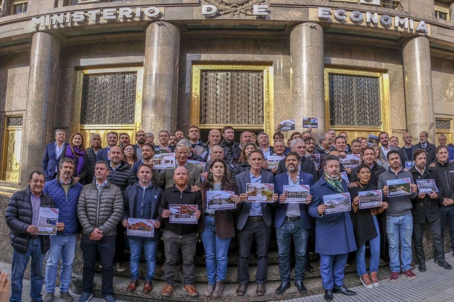 Los dirigentes bonaerenses en el ministerio de Economía