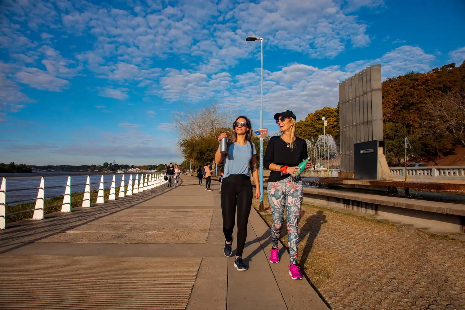 Miles de turistas visitaron Paraná durante el fin de semana largo