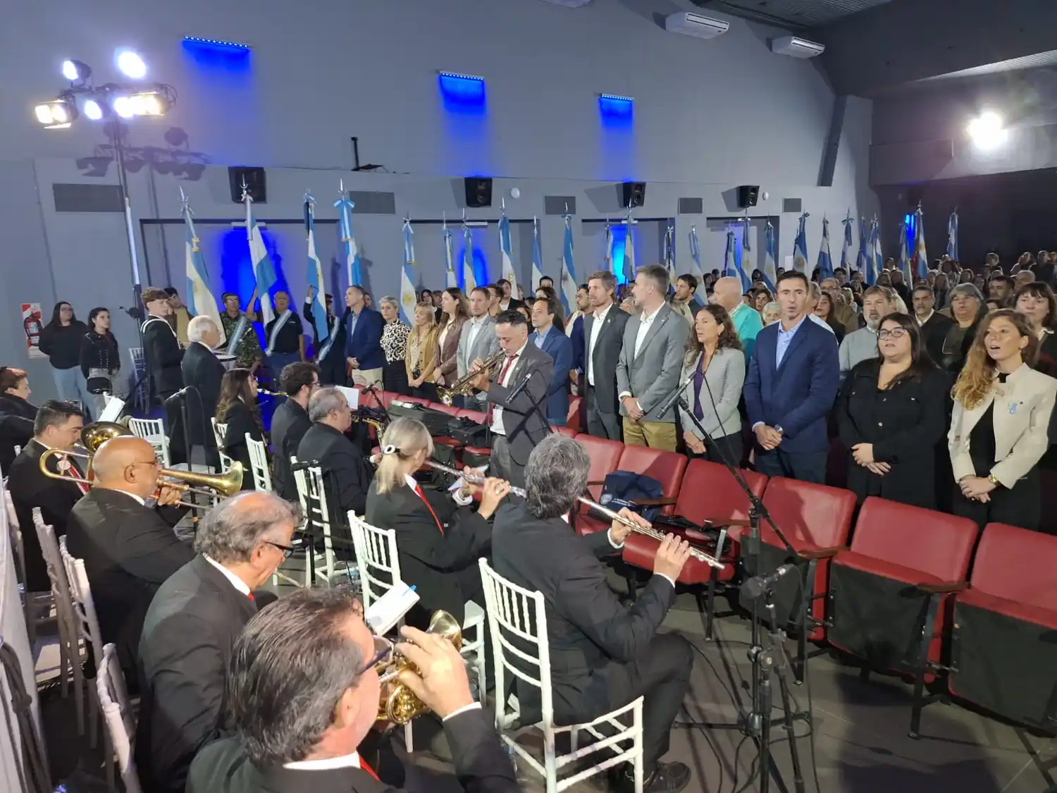 La Banda Municipal Cayetano Silva, entonando la Marcha San Lorenzo. Foto: Sur24