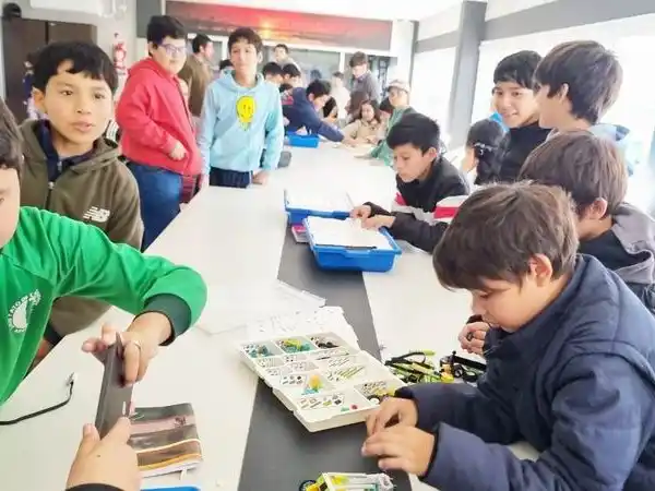 “Los clubes digitales fortalecen la formación 
científica y tecnológica de nuestros jóvenes”