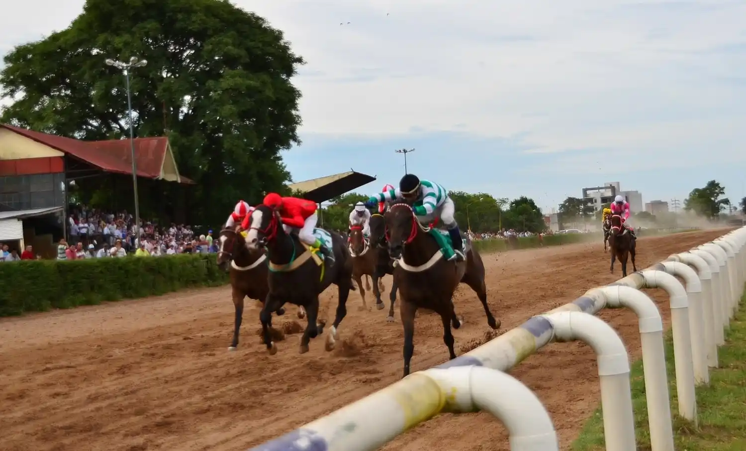 El Irupé se impuso en el Clásico Clausura en el Hipódromo local