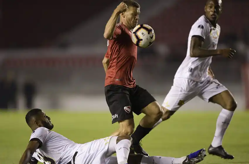 Independiente dio vuelta la serie y avanzó de fase