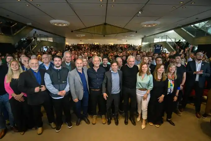 Encuentro en el Teatro Argentino de La Plata para la firma del Acuerdo Regional.