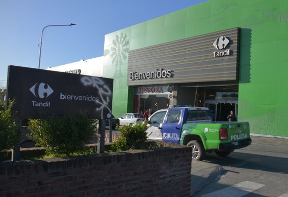 Carrefour busca un comprador o un socio para su operación en la Argentina