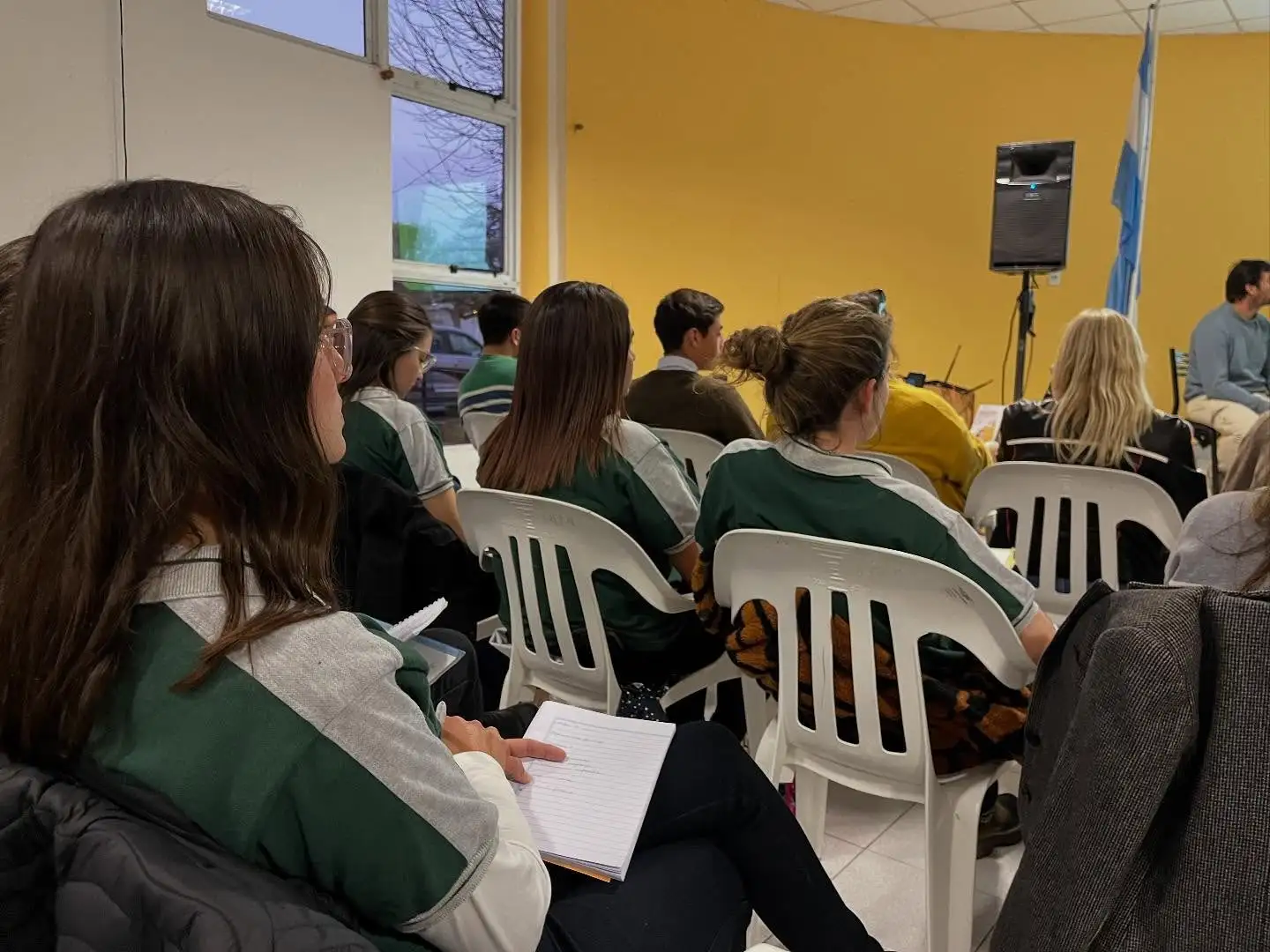 Exitosa charla sobre recambio de reinas y multiplicación en apicultura