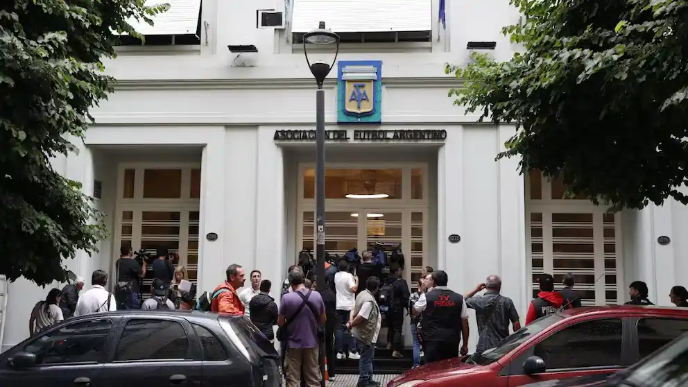 Allanaron la sede de la AFA y clubes de fútbol por la causa Sur Finanzas