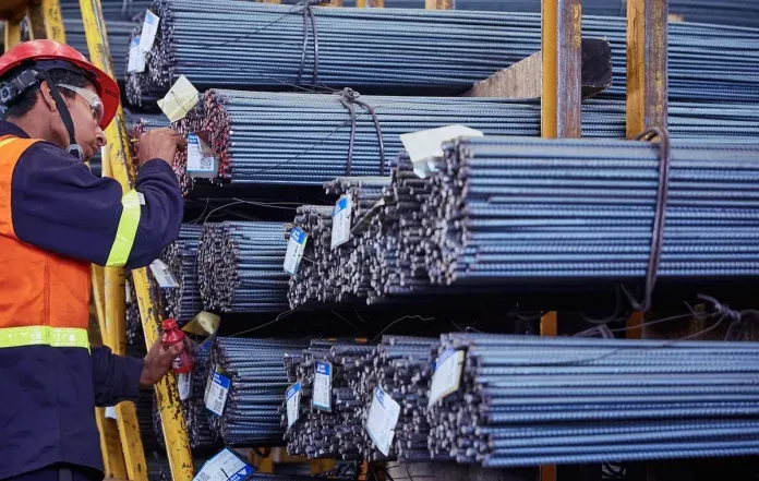 La industra preocupa y muestra una nueva baja: cayó 1,2% en relación a mayo