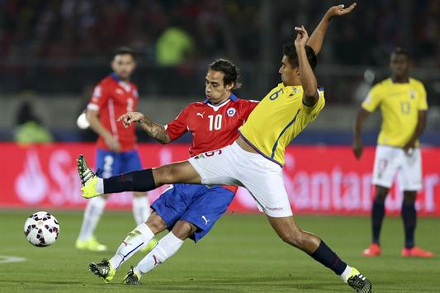 Chile sonríe en el debut ante Ecuador: le gana 2 a 0