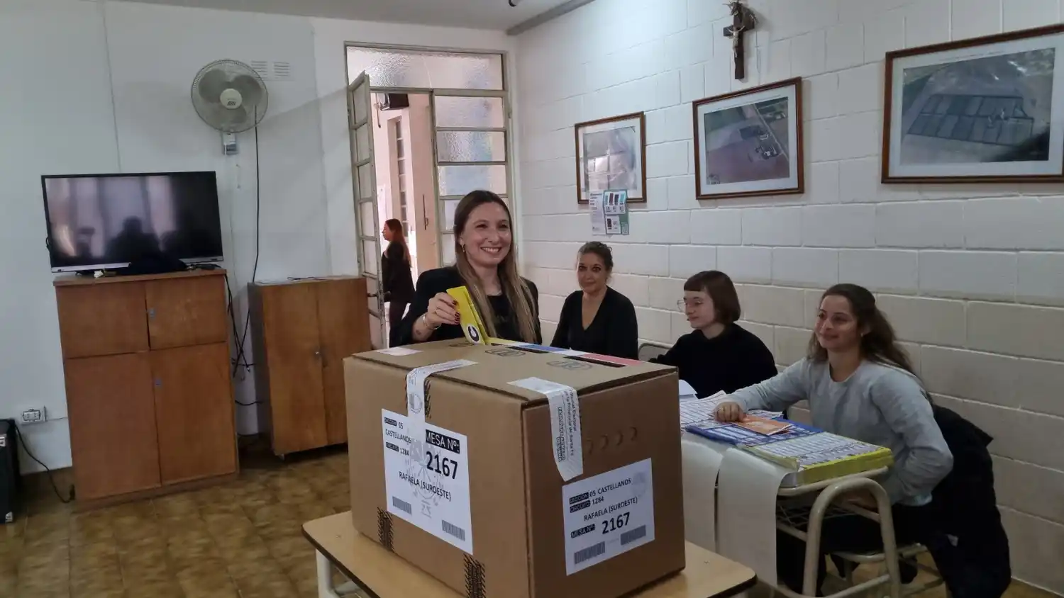 Bárbara Chivallero votando - 1