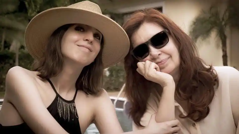 El fuerte apoyo de Florencia Kirchner a su mamá: “Si naciera 20 veces, 20 veces haría lo mismo”